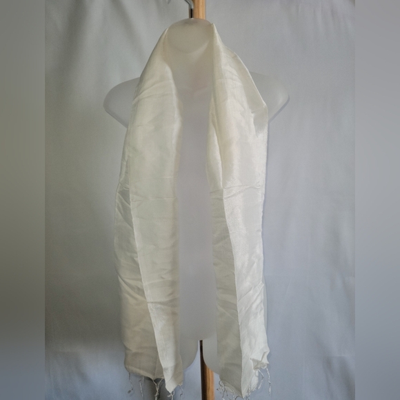 Vintage White Silk Scarf  with fringe - Picture 6 of 10